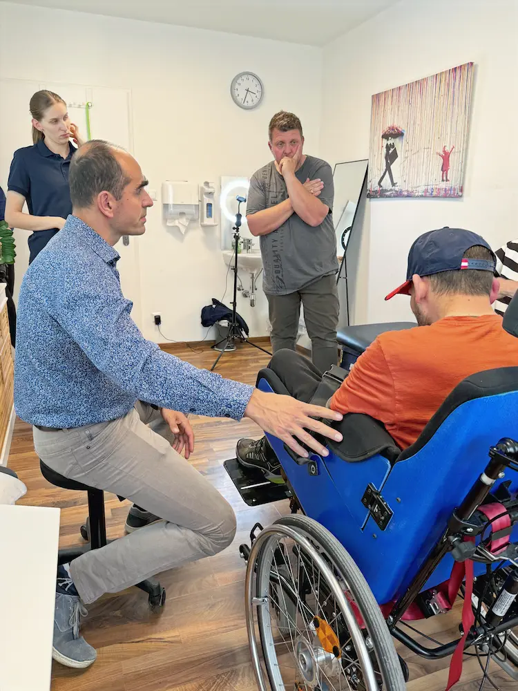 Persönliches Beratungsgespräch zur Verbesserung von Mobilität und Körperhaltung.