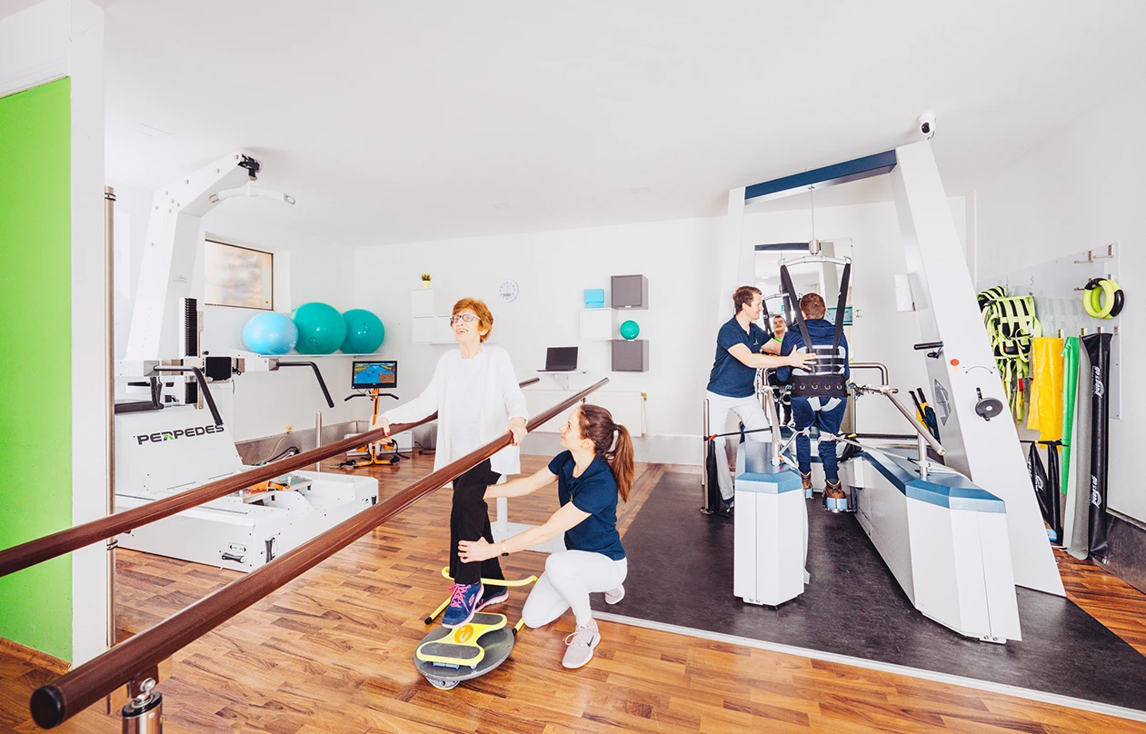 Gangtherapie für bessere Gehfähigkeit und sichere Mobilität im Alltag bei Home4motion