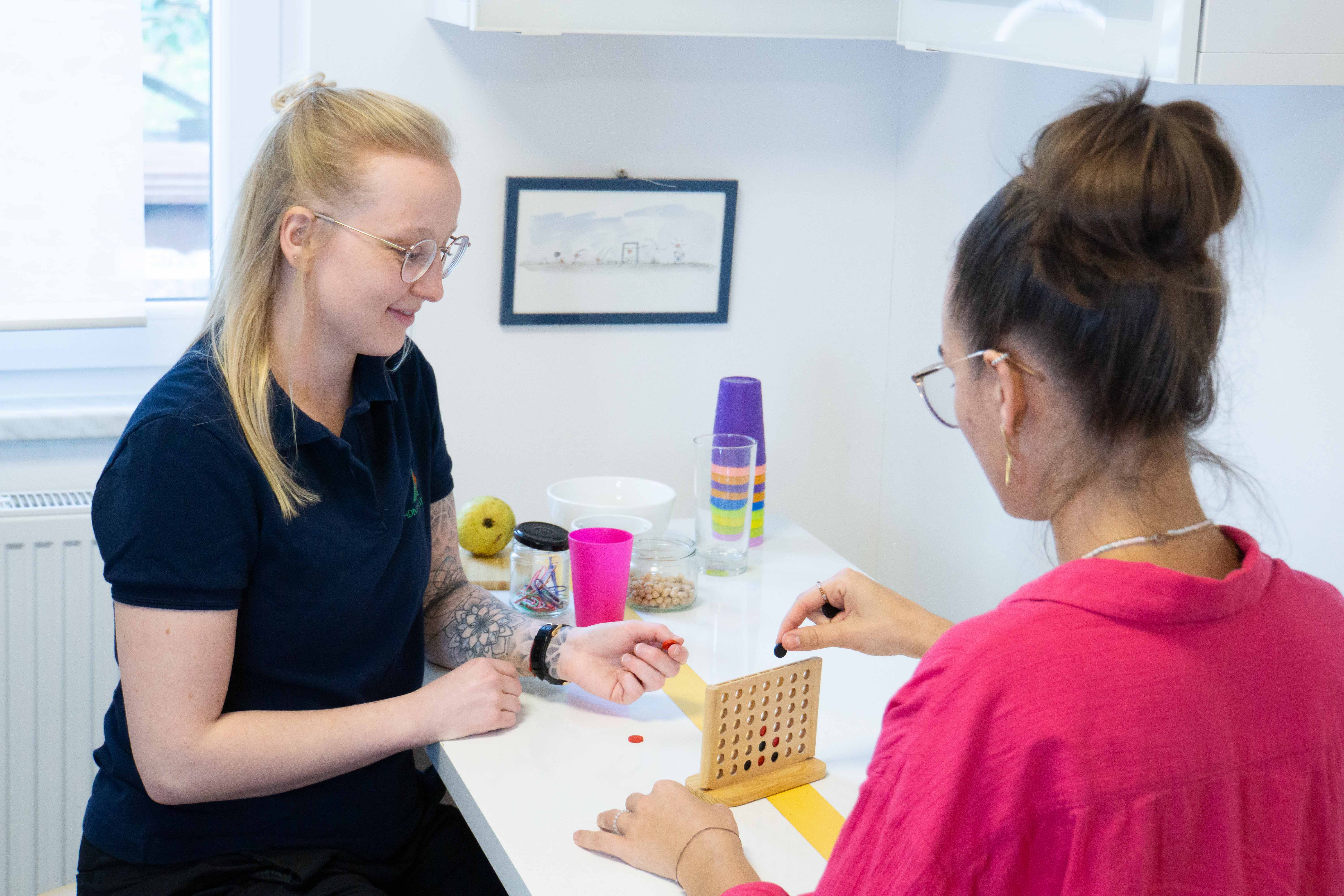Miriam Weiß mit Patientin