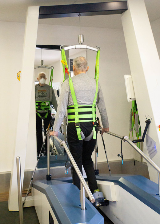 Patient geht an der Lyra