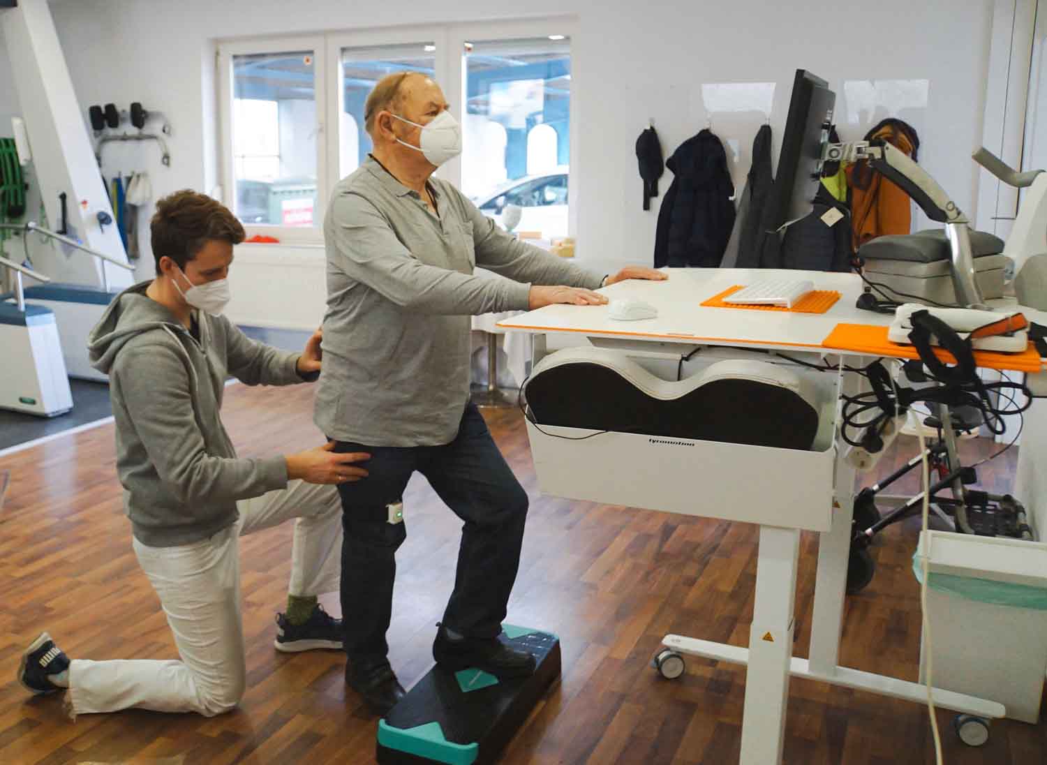 Hr.Grinschgl übt Gleichgewicht