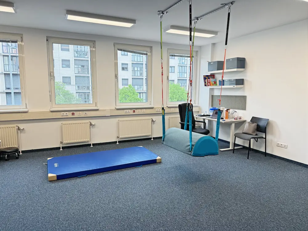 Kinderzimmer mit Schaukel